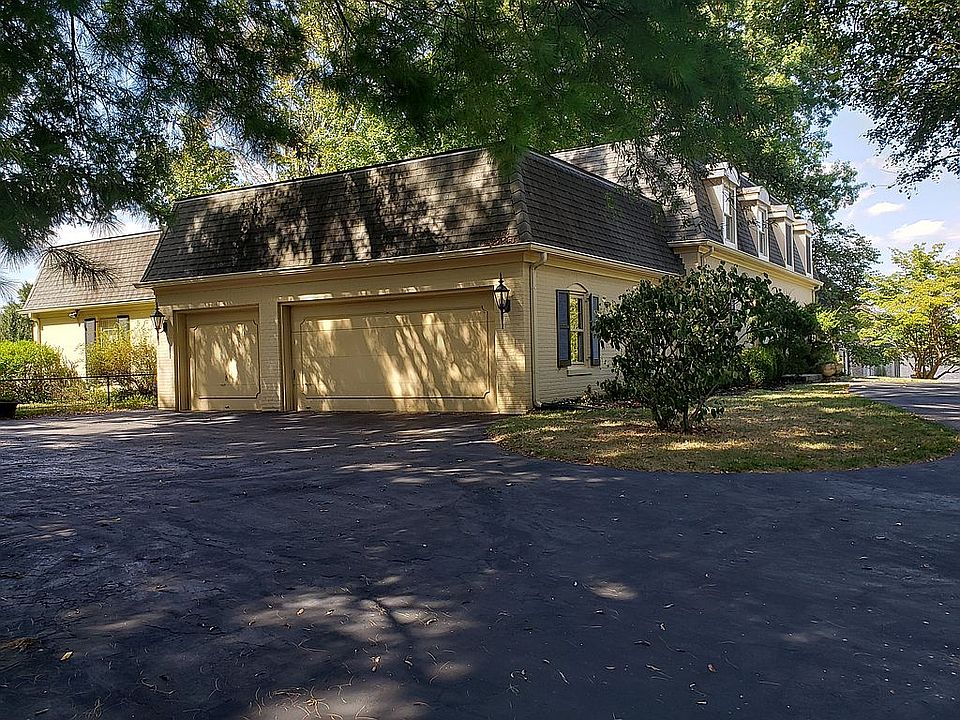 3 car garage.