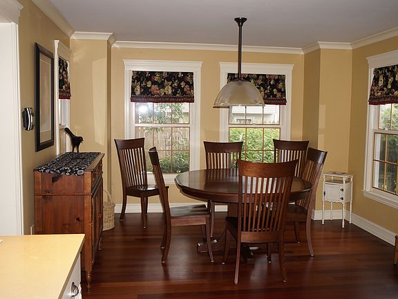 4th image of 302 Ardmore Ct