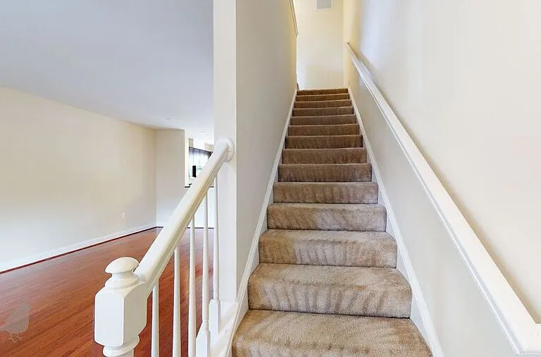 720 Barnes St NE — Photo 3