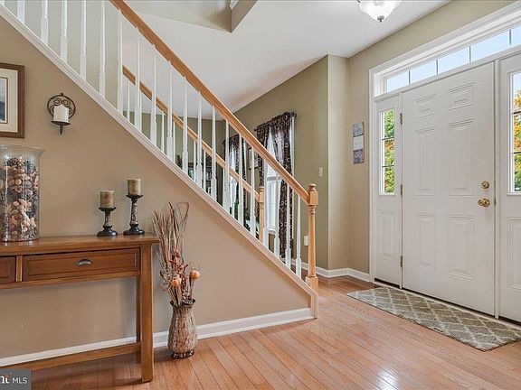 5th image of 10 Spring Hill Dr