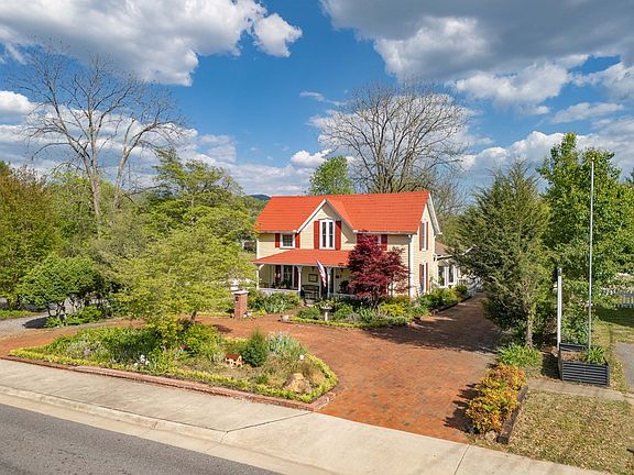 4th image of 1327 Webster Rd