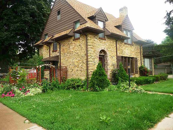 2nd image of 610 Blaine St