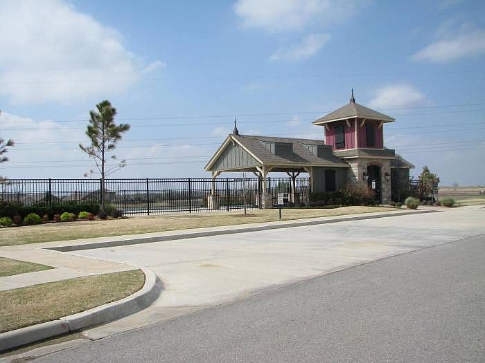 Clubhouse & Pool