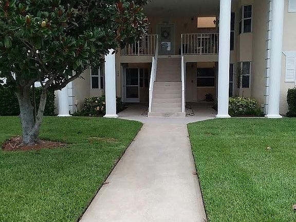 2nd image of 456 Grove Isle Cir