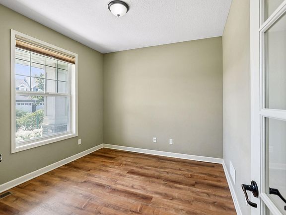 5th image of 5174 Black Oaks Ct N