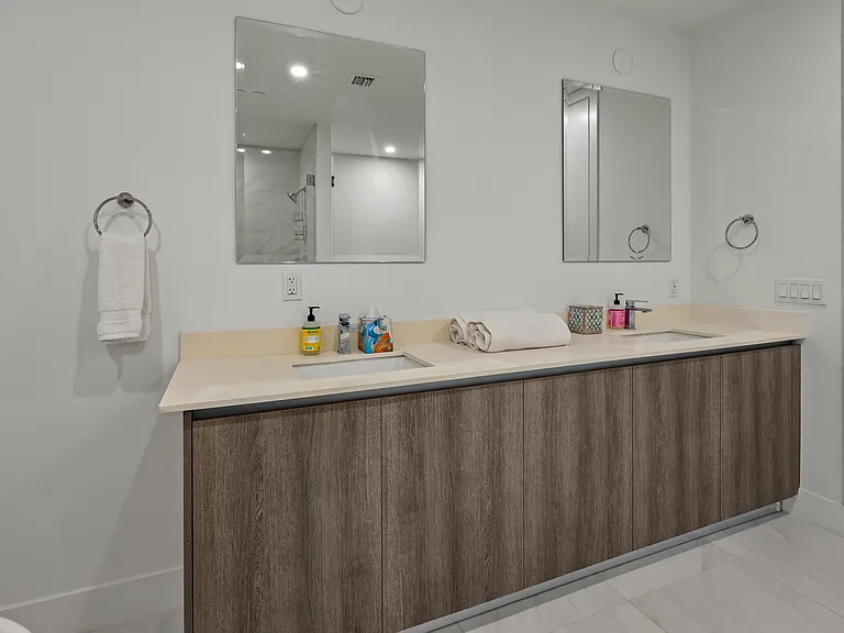 17550 Collins Ave #1205 — Photo 27