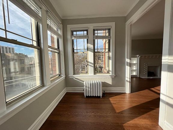 2nd image of 1218 W Lunt Ave