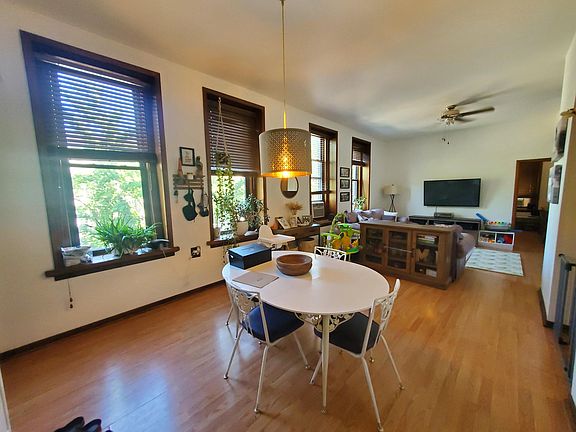 3rd image of 1434 W Blackhawk St APT 2F
