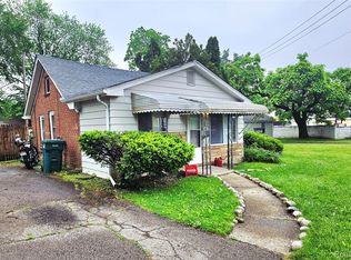 22100 Hawthorne St, Farmington, MI 48336