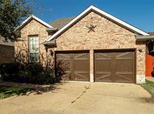 1040 Kaylie St, Grand Prairie, TX 75052