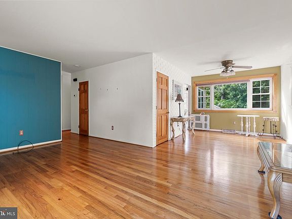4th image of 78 Walnut St