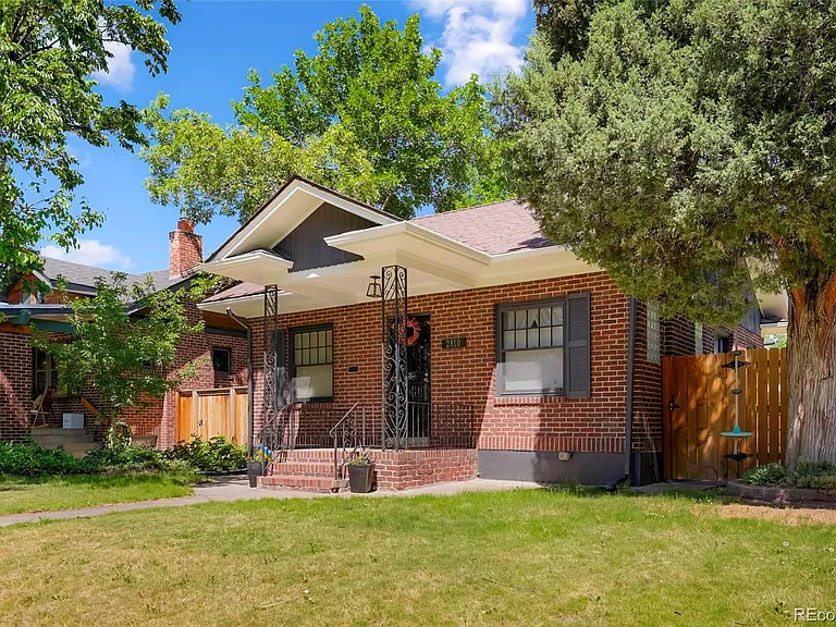 2810 Dahlia St — Photo 2