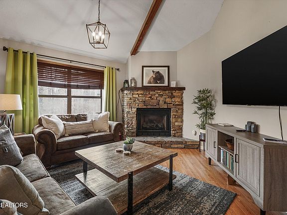 2nd image of 1103 Villa Dr