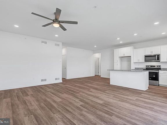 3rd image of 105 Bailey Dr
