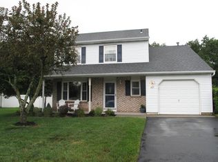 40 Lorelei Dr, Howell, NJ 07731