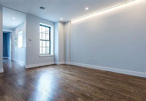 3rd image of 634 Kosciuszko St #2R