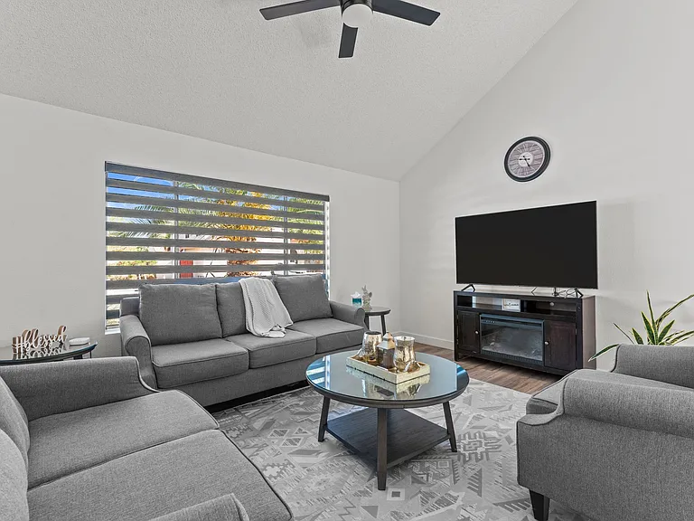 11417 W Orange Blossom Ln — Photo 47