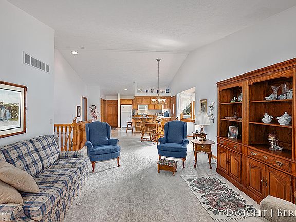 4th image of 913 Amber View Dr SW #167