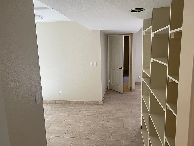 925 E Beryl Ave — Photo 12