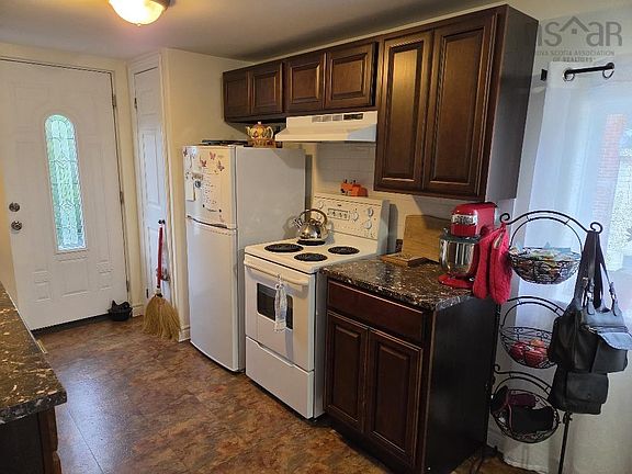4th image of 7 Douglas St