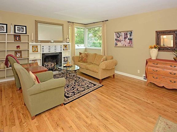3rd image of 20947 Stratford Ave