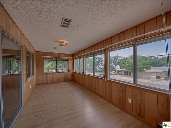 3rd image of 1098 Janet Dr