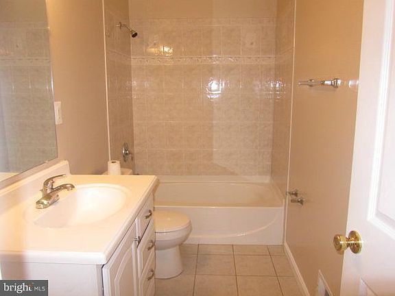 5th image of 13743 Mahoney Dr