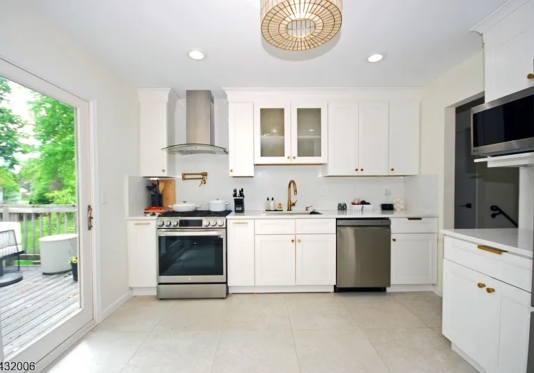 830 E Meadow Dr — Photo 6