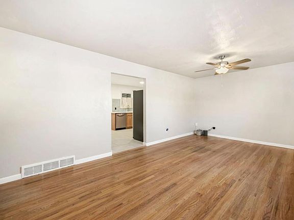 4th image of 467 26th Ave