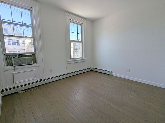 5th image of 112 Hague St #2