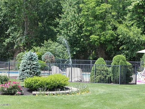2nd image of 13 Crest Circle Dr