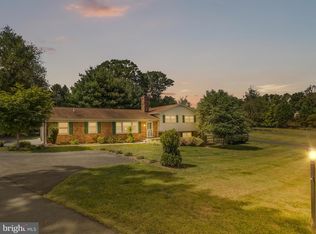 2736 Calkins Rd, Herndon, VA 20171