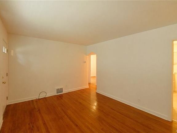 4th image of 17 S Liberty St