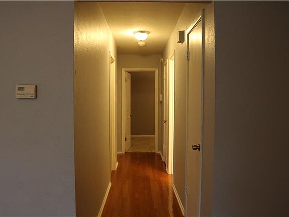 5th image of 615 Comal Ave