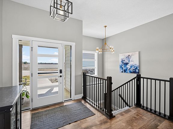3rd image of 1633 Crestwood Dr