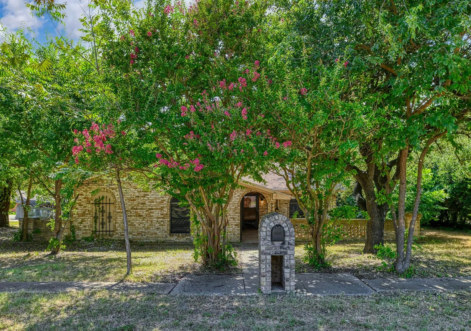 Stunning 4 bedroom, 2 bathroom home in Duncanville, TX! — Photo 1