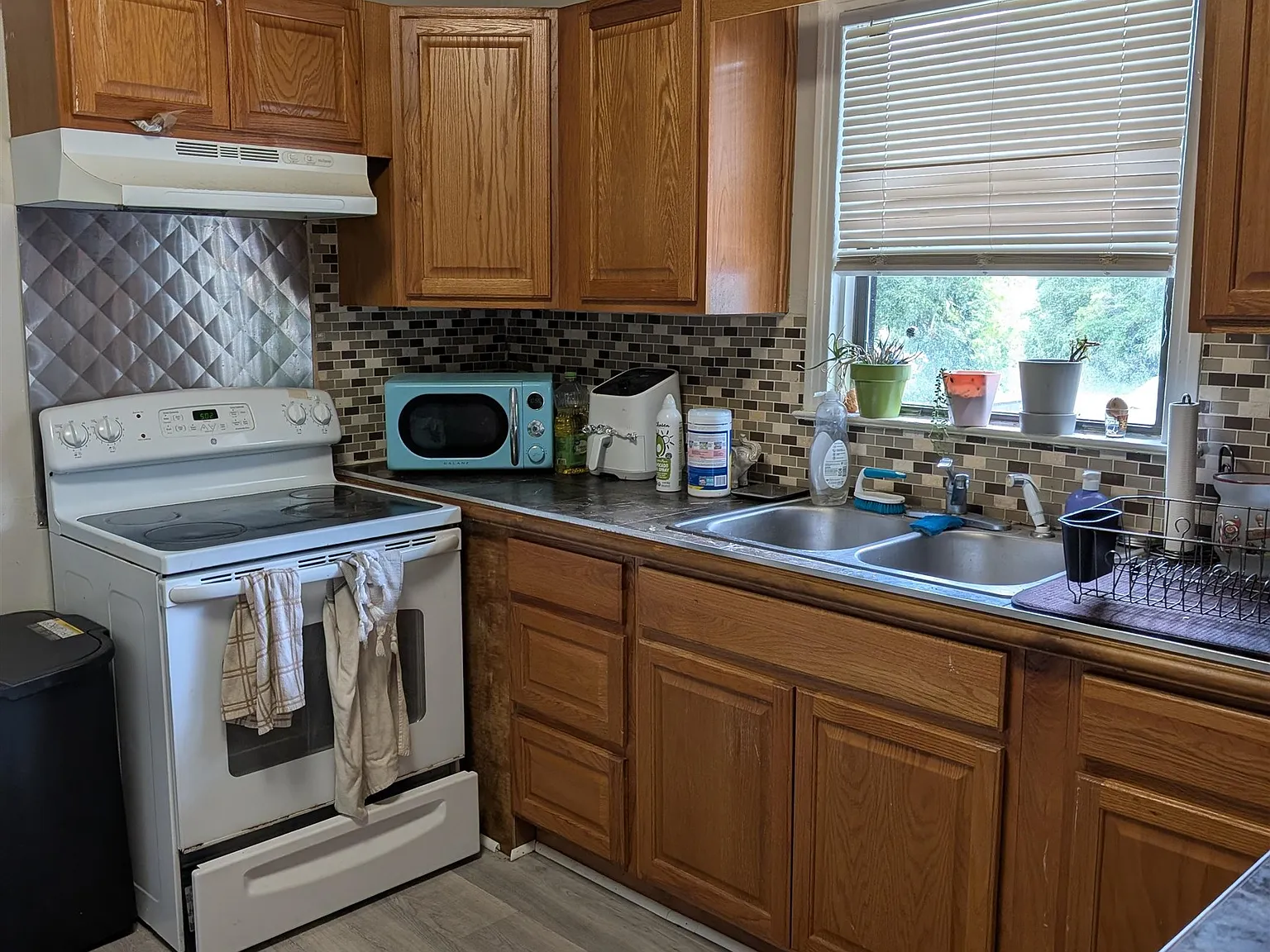 3 bed, 1.0 bath, 912 sqft, $1,250 — Photo 4
