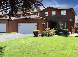 1086 Hedge Dr, Mississauga, ON L4Y1G2
