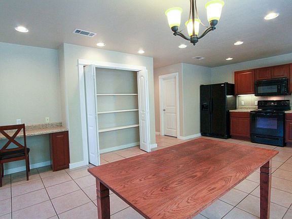 2nd image of 2102 Laura Ct