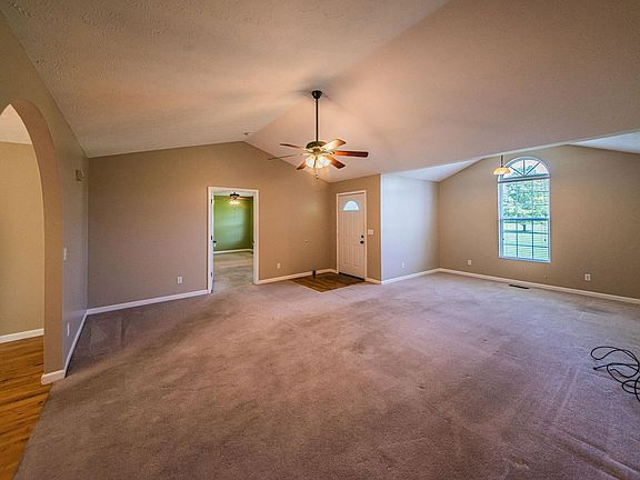 4th image of 200 Lions Den Ln