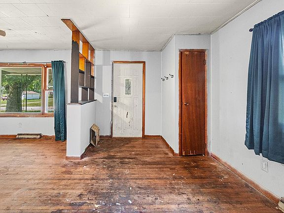 5th image of 305 S Smith St