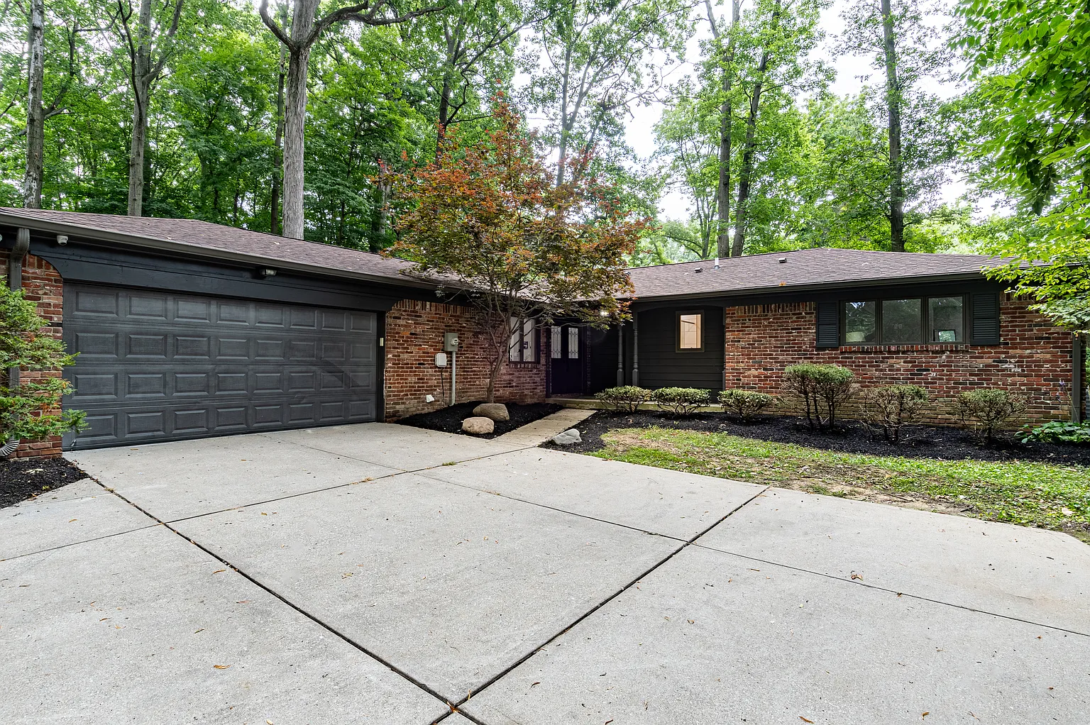3441 Kenilworth Dr photo 1