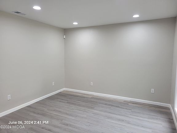 3rd image of 2759 Village Green Dr