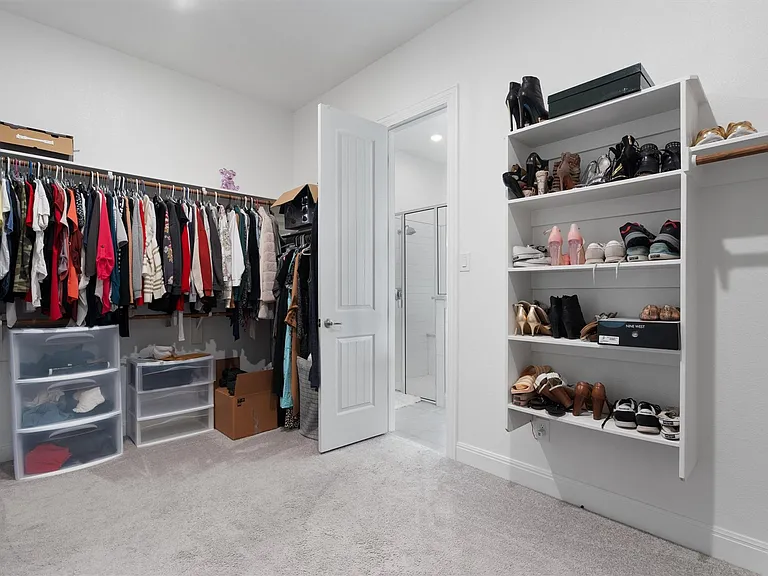 504 Pulitzer Dr — Photo 24