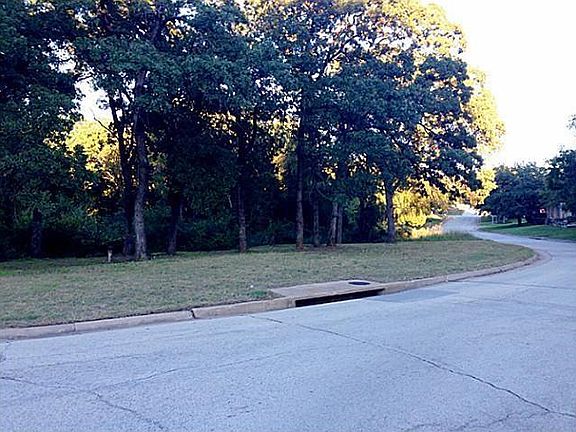 3rd image of 6005 Woodlake Dr