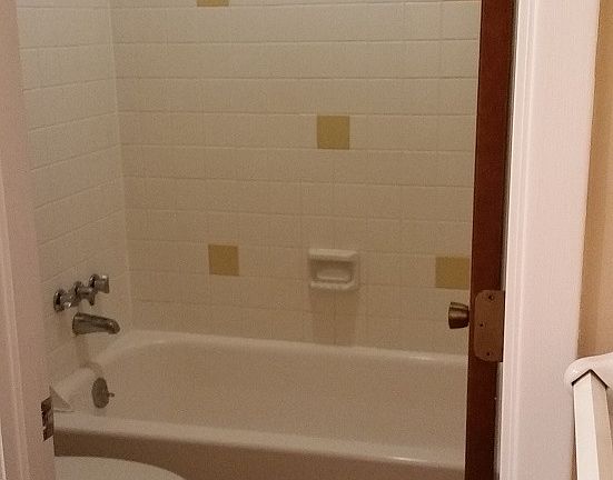 4th image of 220 Meadow Ln