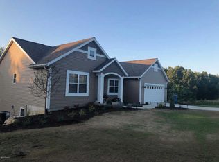 911 Far Hill Trl, Wayland, MI 49348