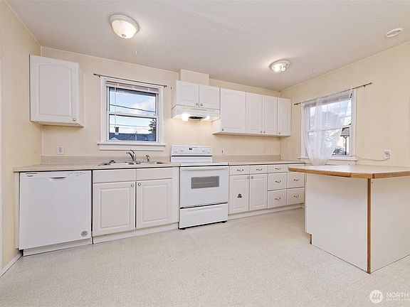 4th image of 1514 Summit Drive