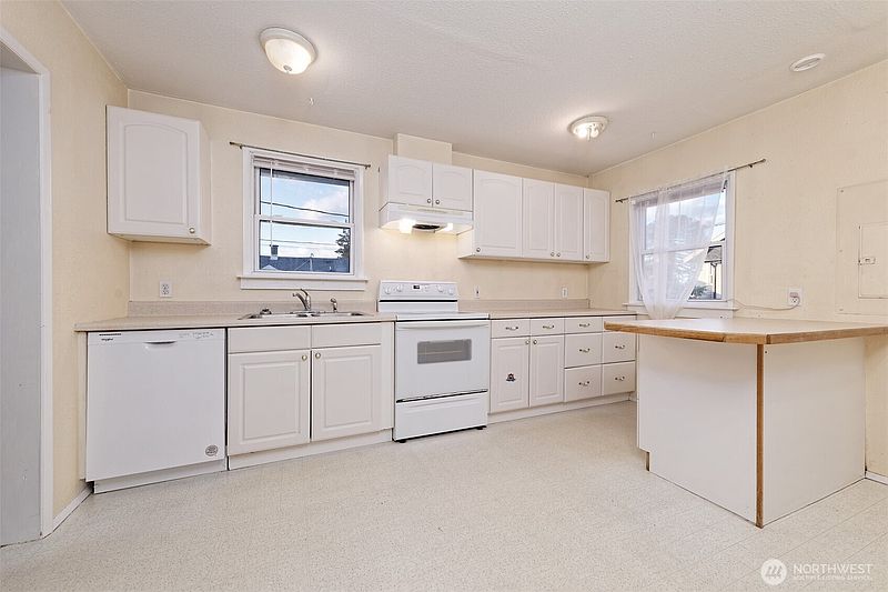4th image of 1514 Summit Drive