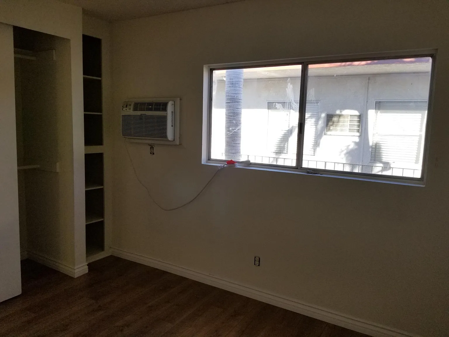 2 bed, 1.5 bath, 1000 sqft, $2,500 — Photo 3